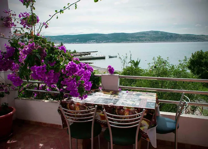 - Paklenica Riviera 6833 Apartman *
