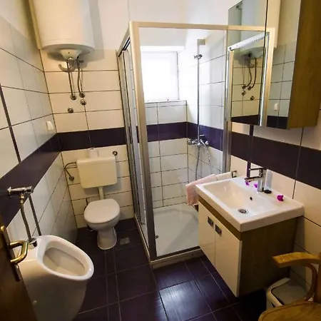 - Paklenica Riviera 6833 Apartman