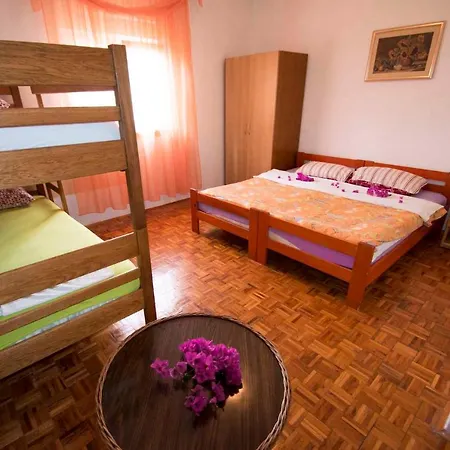 - Paklenica Riviera 6833 Apartman