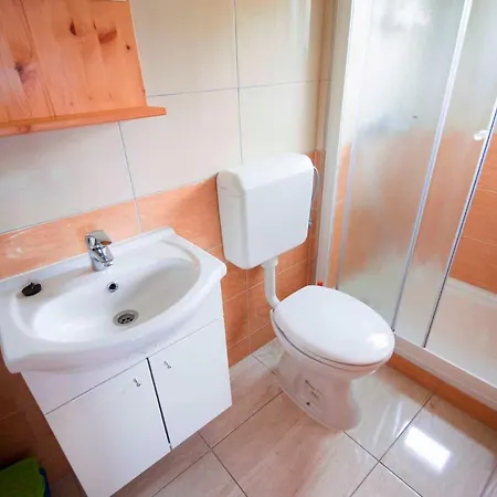 - Paklenica Riviera 6833 Apartman