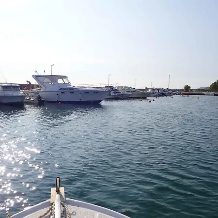 - Paklenica Riviera 6833 Apartmán Seline