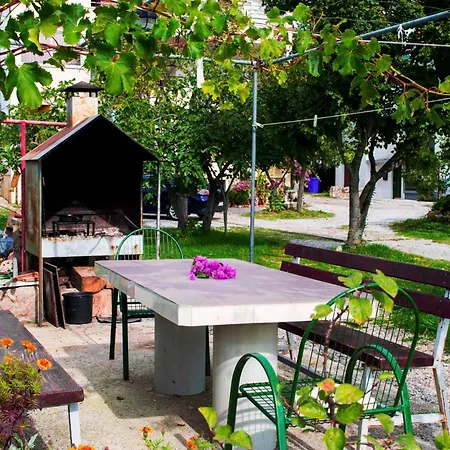 - Paklenica Riviera 6833 Apartman
