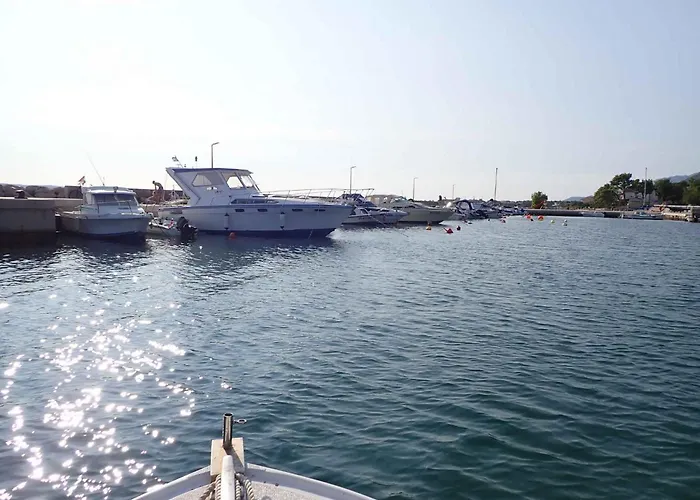 - Paklenica Riviera 6833 *