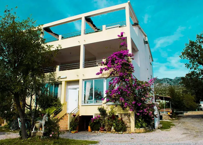 - Paklenica Riviera 6833 *