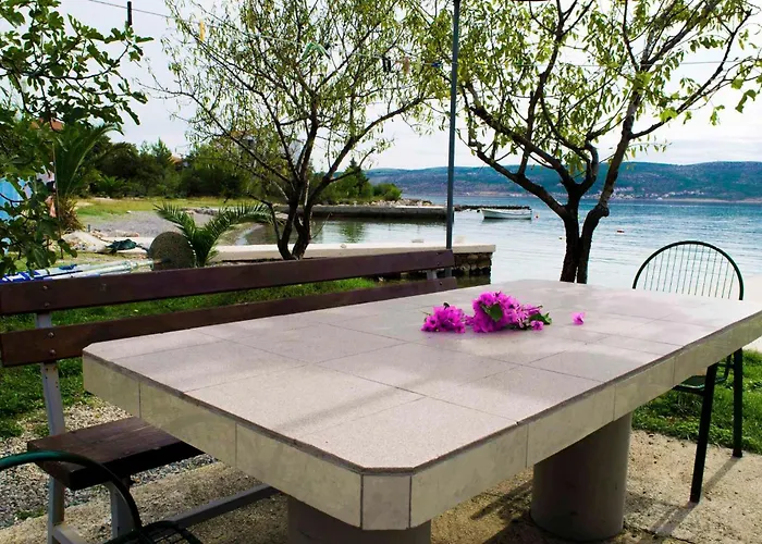 - Paklenica Riviera 6833 * Селине